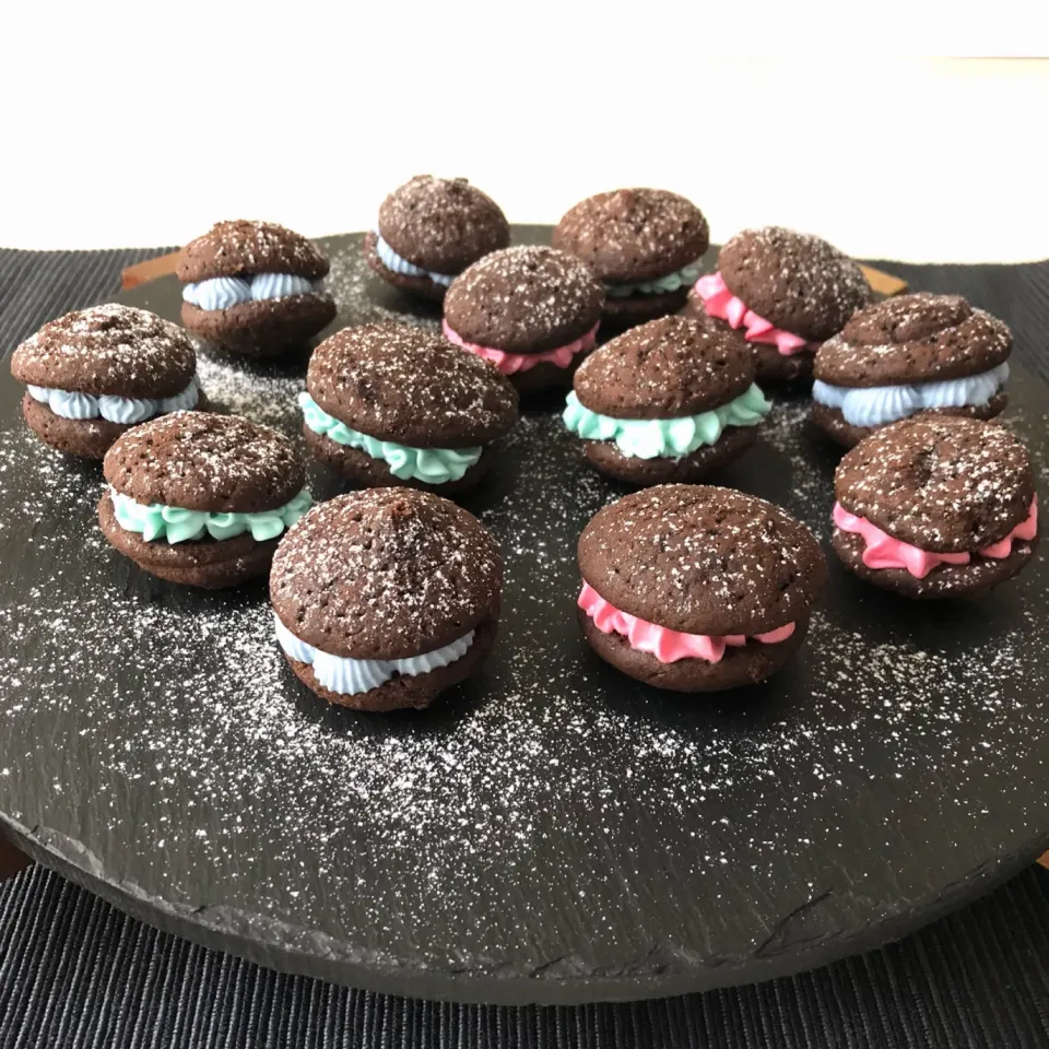 Chocolate whoopie pie with cream cheese|Annaさん