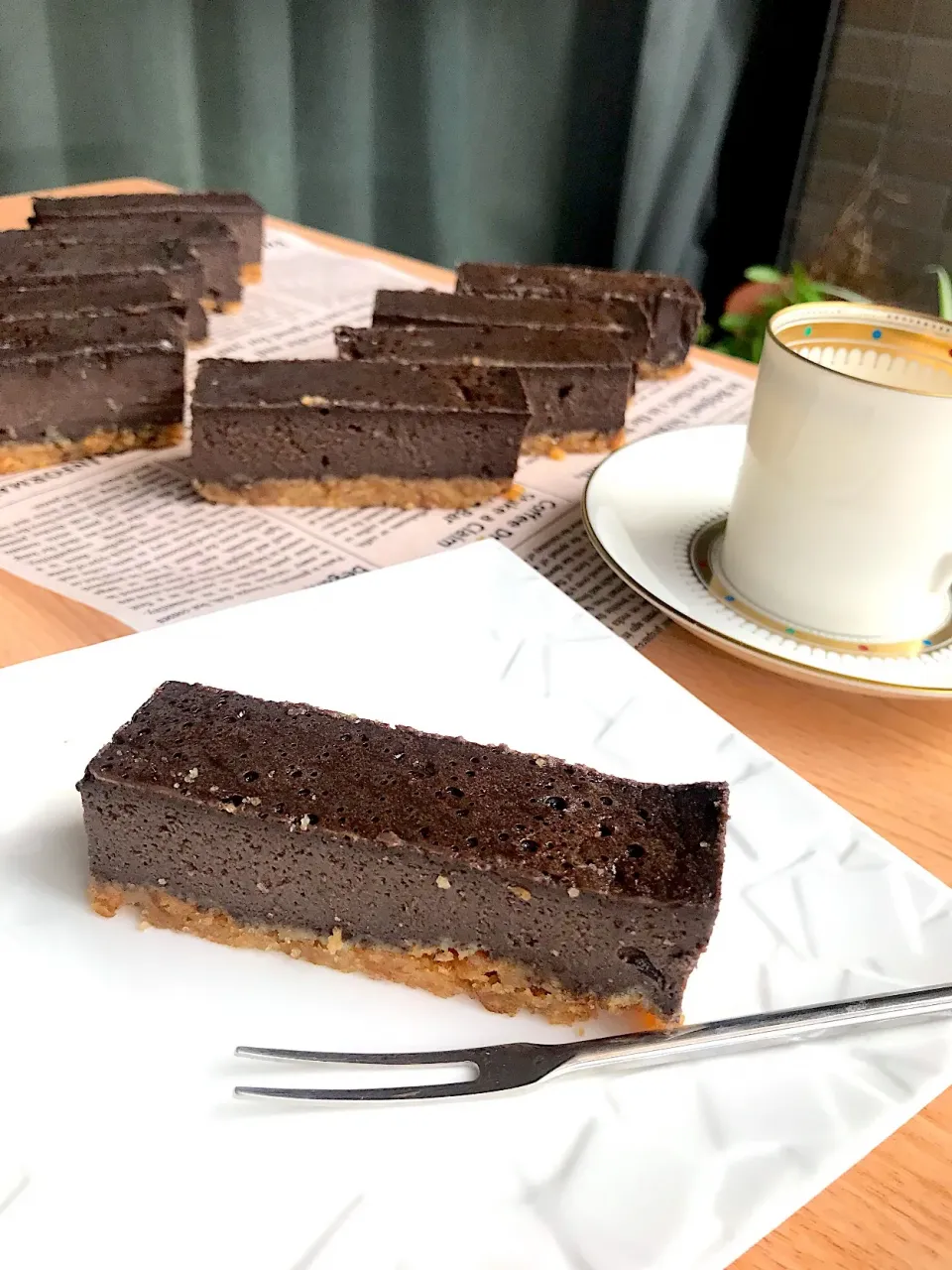 マダム とんちんさんの料理 チョコレートチーズケーキにオレオ乗せました♪( ´▽｀) 濃厚なのに後味すっきり👌❤️秘密はヨーグルト♪( ´▽｀)|とんちんさん