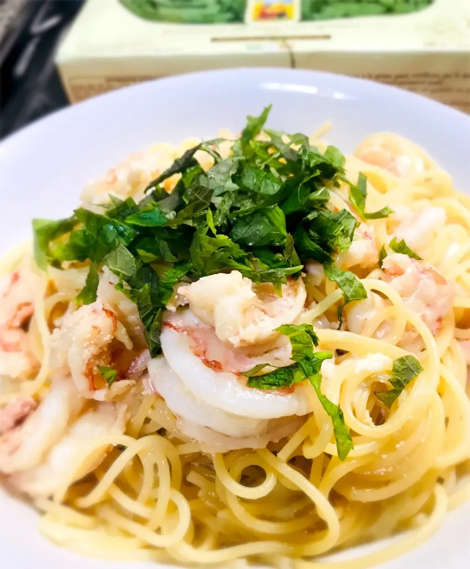 6月23日朝昼ごはん。
海老とたらことアボカドの豆乳パスタ🍝|らぶかさん