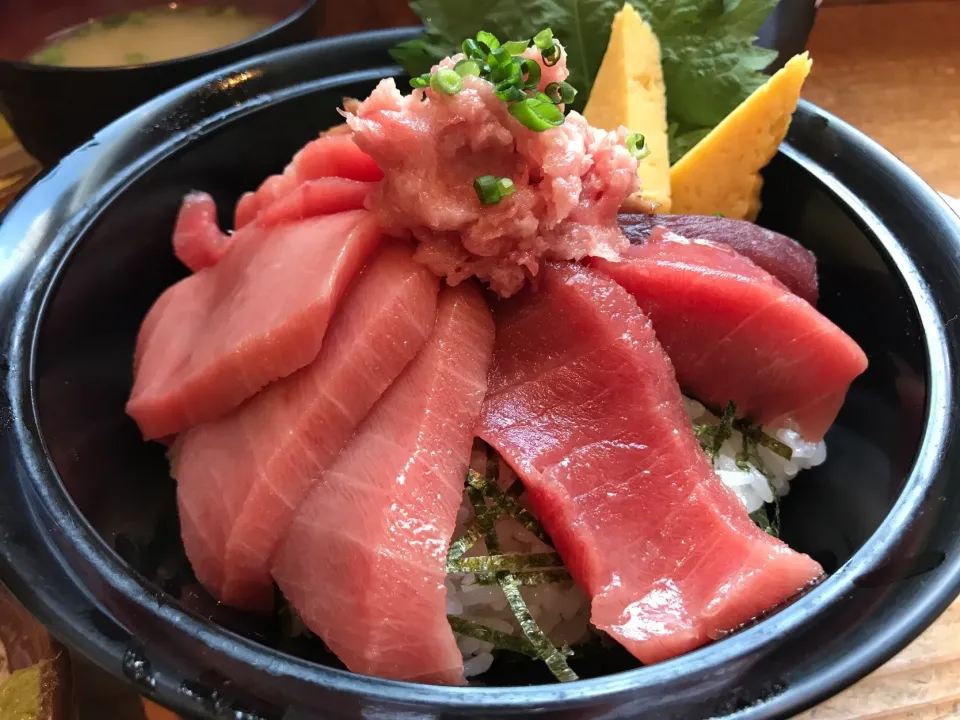 お任せ海鮮丼。
美味すぎるマグロ丼！
松江→米子→姫路→大垣→静岡
各駅停車の旅。|KOMAさん