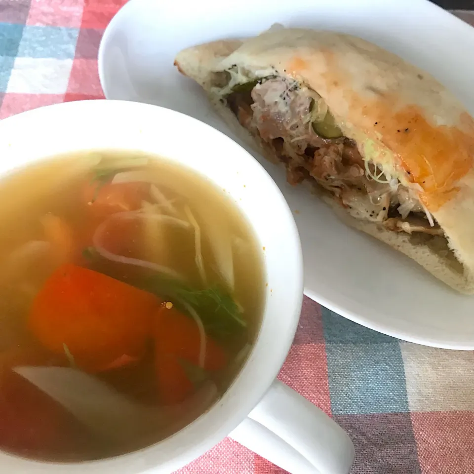 ケバブサンド🥙とトマト野菜🍅スープ|純さん