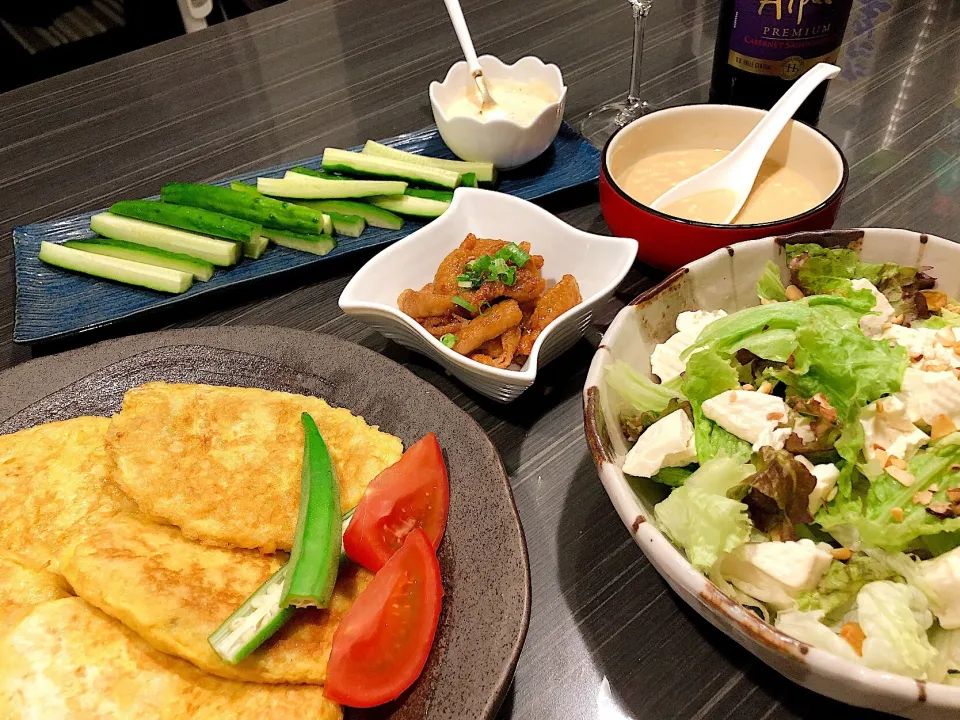 昨日の晩ごはーん😋🍴

○フレンチトリカツ🐓
○豆腐とナッツのサラダ🍅
  〜ワサビドレッシング〜
○鶏皮の手羽風
○スティックきゅうり🥒
 〜明太マヨディップ〜|anzさん