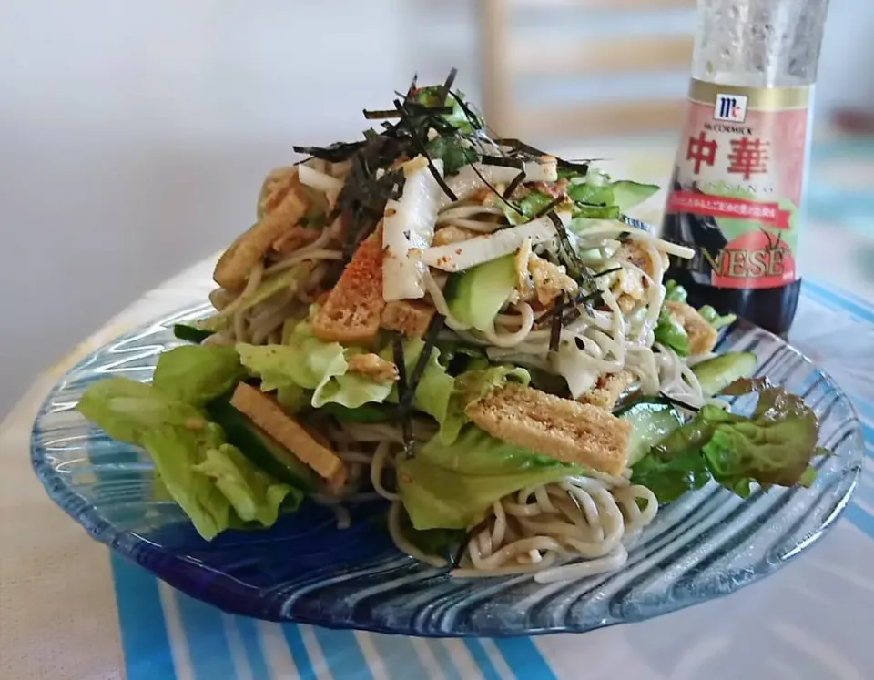 Snapdishの料理写真:昨日のランチ🍝
朝に多めに作っておいたサラダを混ぜ混ぜして、お揚げさんをプラスして👍

#おらほの徒然なるままに 
#matsu_cafe_motors_1973|みひゃるさん