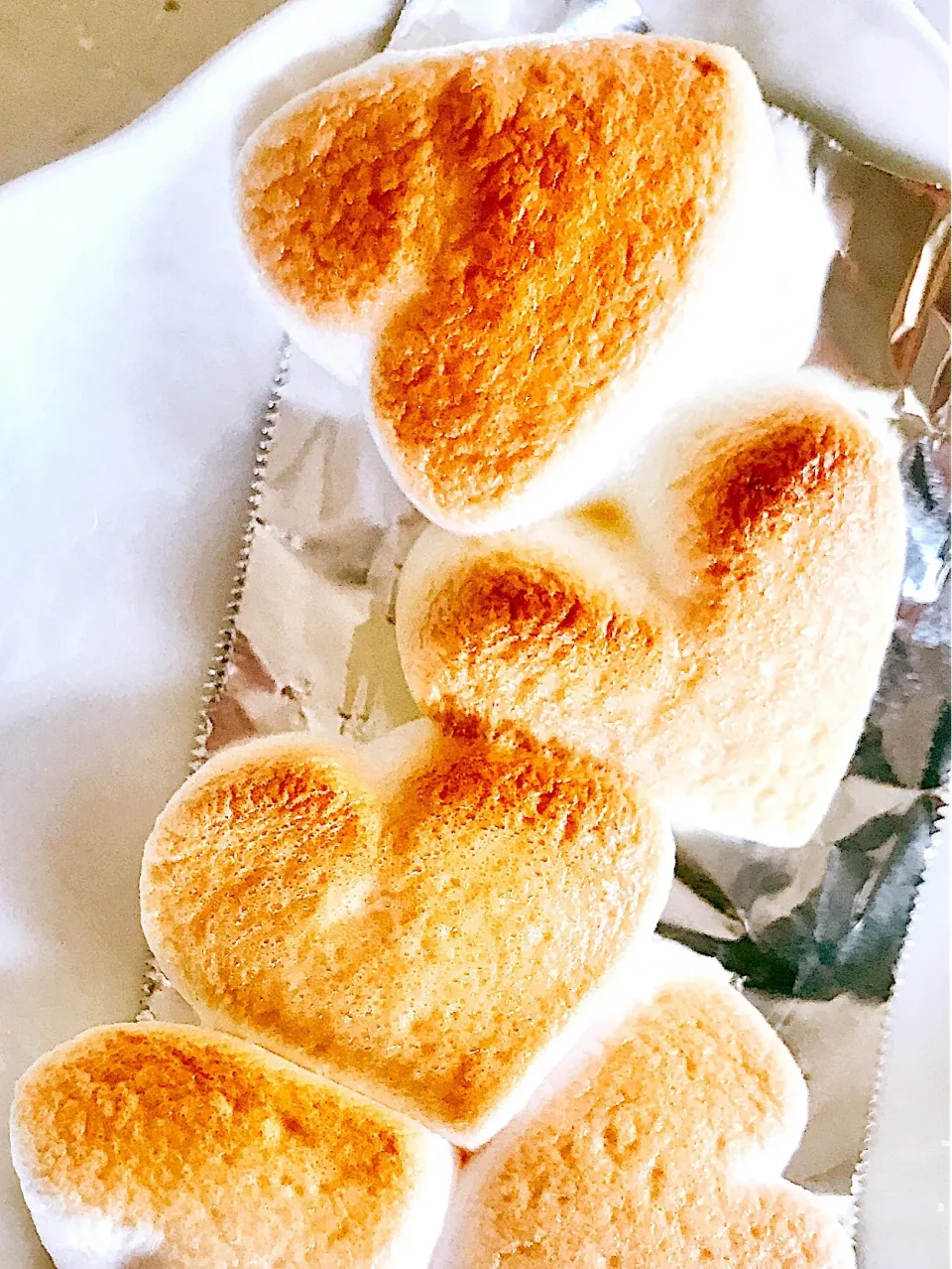 Snapdishの料理写真:ハート♥️の焼きマシュマロ|みうのすけさん