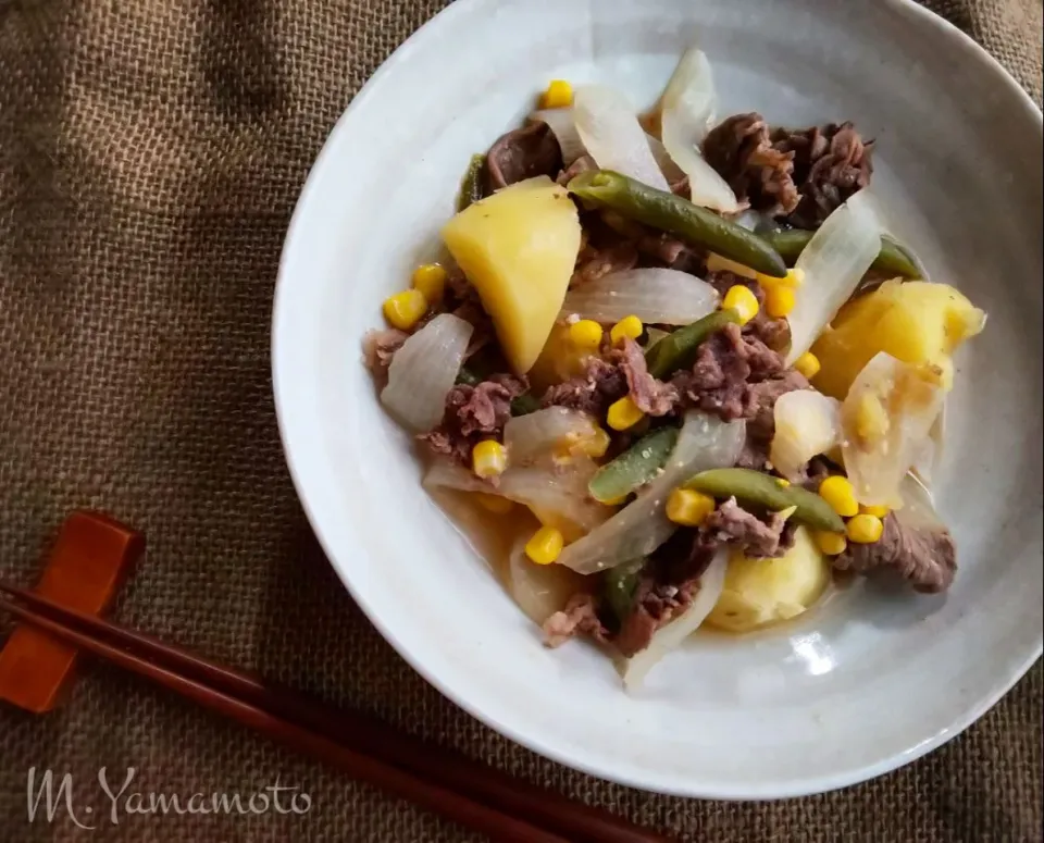 Snapdishの料理写真:牛肉のみそバター肉じゃが|真希さん