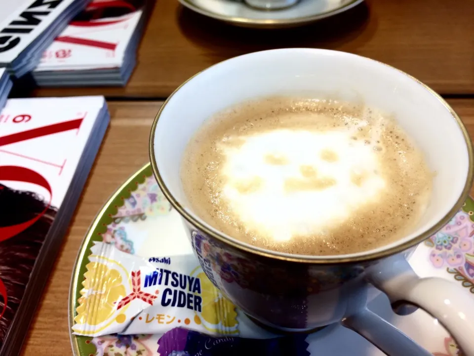 美容院のカフェラテ☕️ネコ？クマ？
ピカチュウらしいですw|マユマユさん