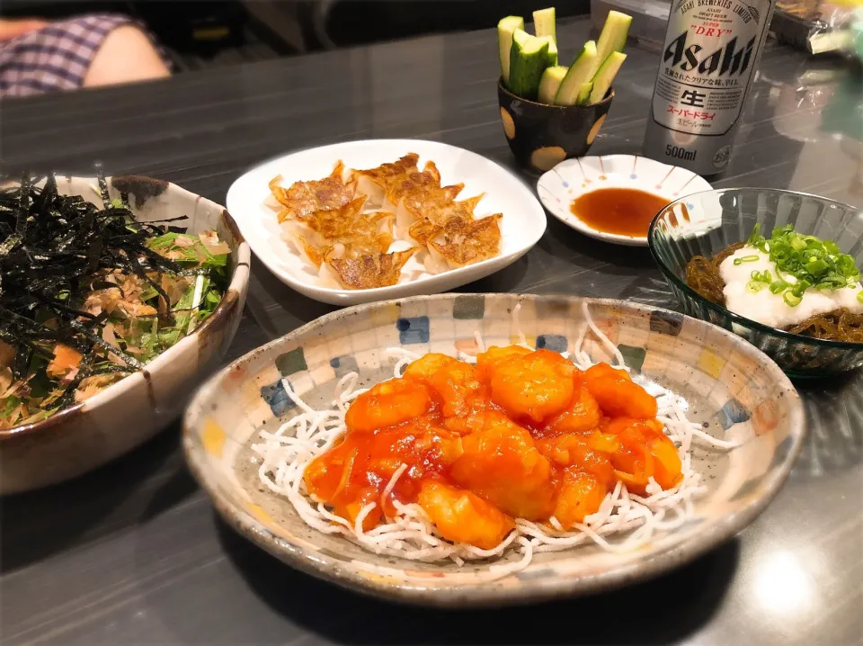 ○エビチリ🦐
○一口餃子🥟
○水菜の和風サラダ
○とろろもずく
○スティックきゅうり🥒|anzさん