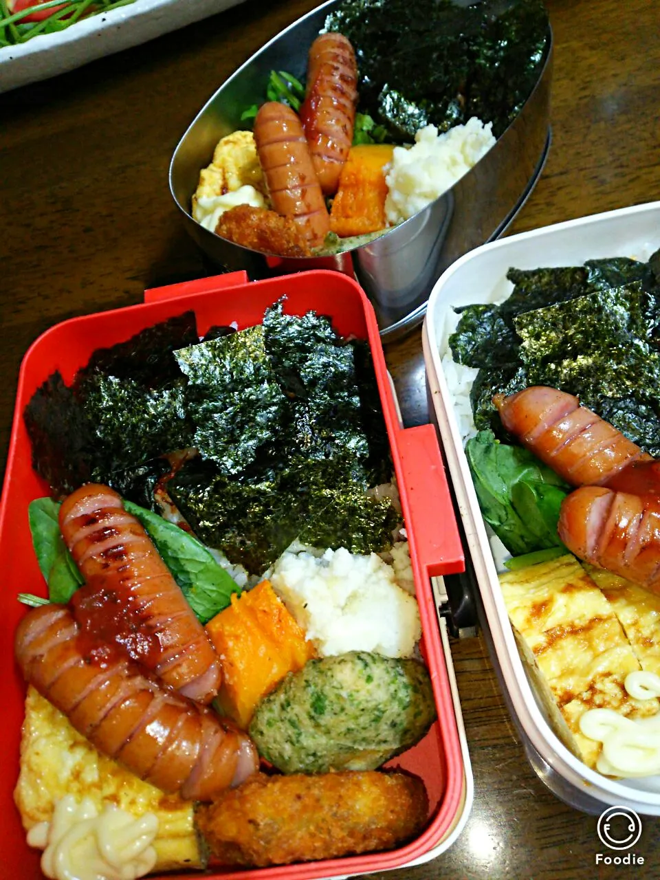 三人弁当🍱
   のり弁😃
  海苔の下は ふりかけと梅干～|miimiさん