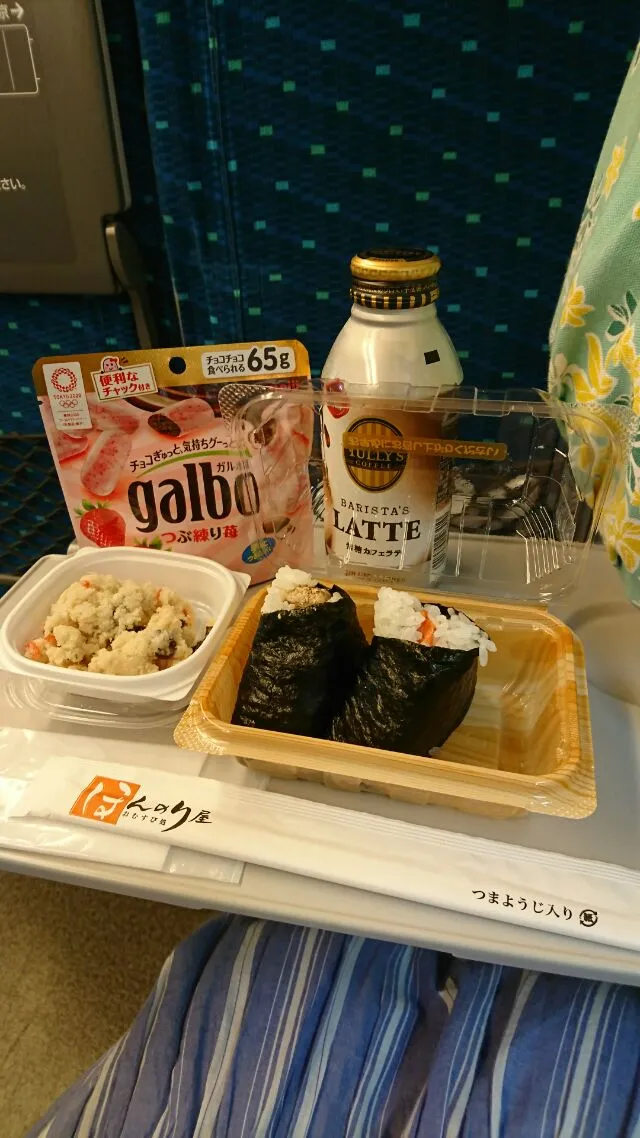 新幹線で朝ごはん🎵🚄|しまだ ちえこさん