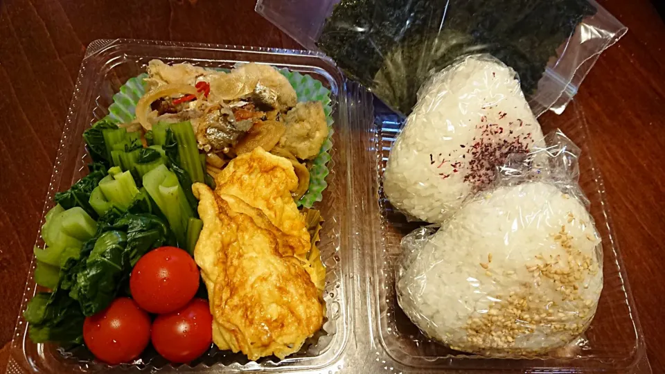 おにぎり弁当
（お弁当箱職場に忘れた(苦笑)）
 #今日のお弁当|りょーさん