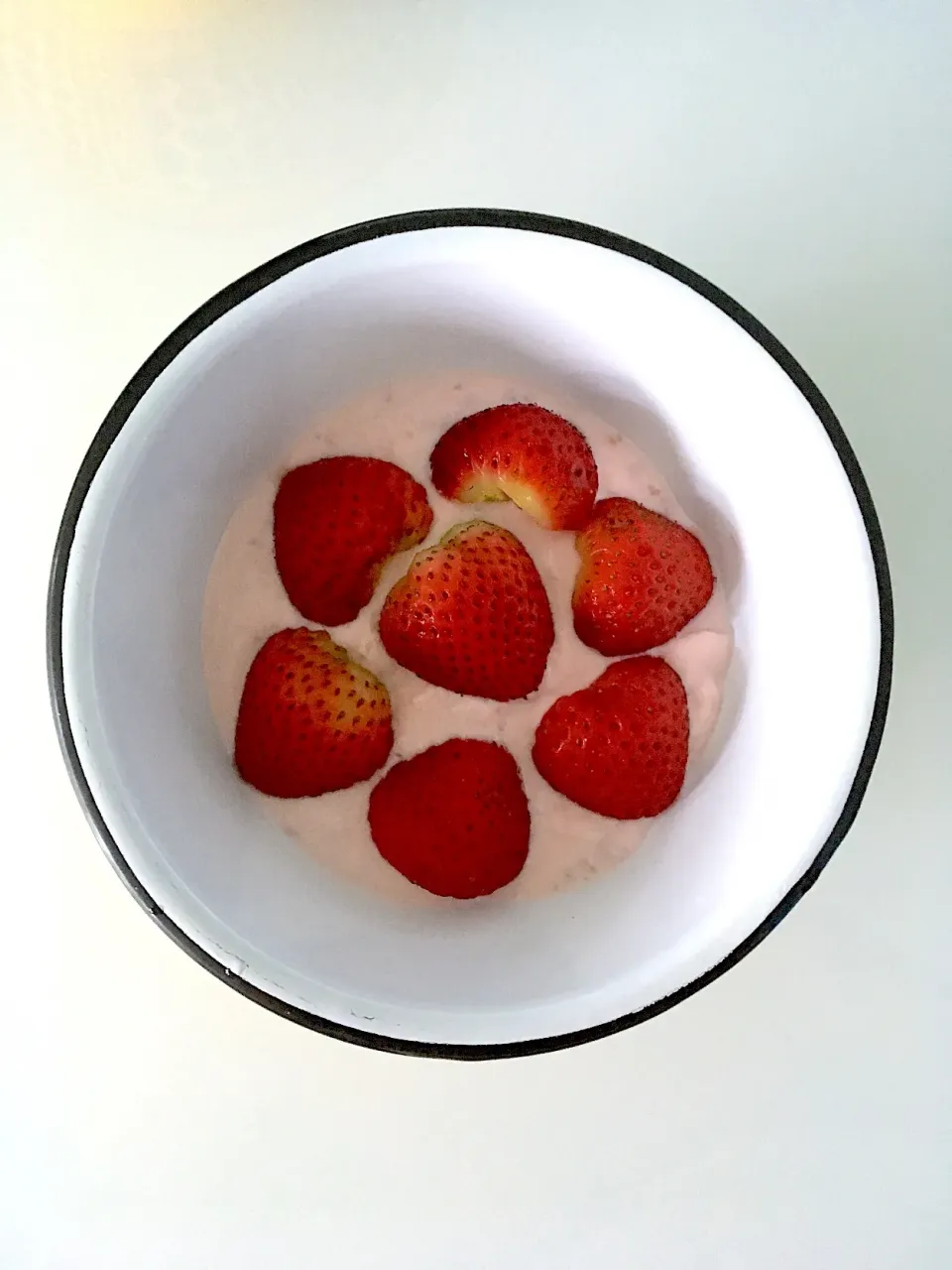 Strawberries and yogurt|Ong Sor Fernさん