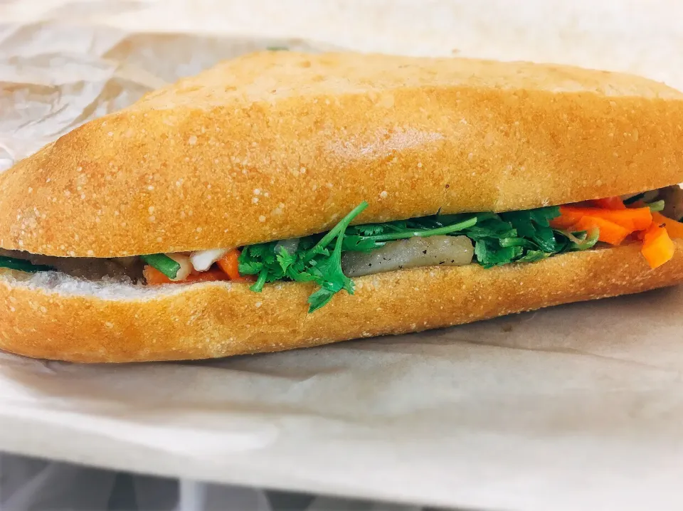 豚肉レモングラス焼きバインミー Banh Mi Thit Heo|chan mitsuさん