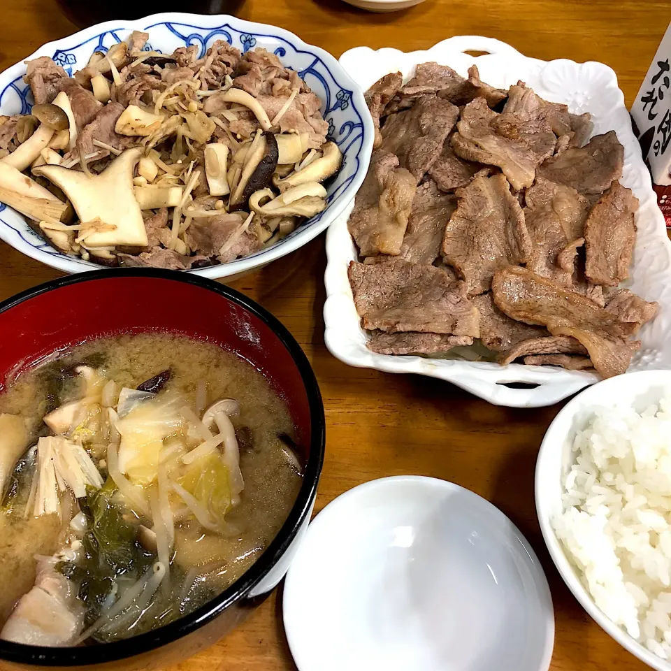 焼肉、豚とキノコのバターポン酢、野菜とキノコの味噌汁*\(^o^)/*|すかラインさん