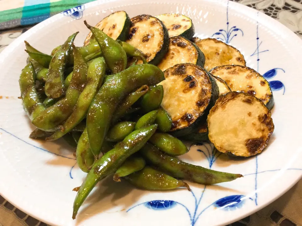 夏野菜を食べる😋
枝豆さんオイスターソース炒め|アライさんさん