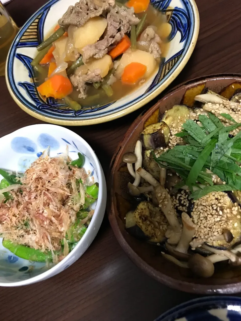 6月25日晩ご飯。肉じゃが、ナスの生姜醤油マリネ、おくらの白だしわさび漬け、もずくのお味噌汁。🍉|あやさん