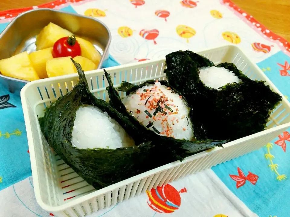 父ちゃんの今日のサラメシ
おにぎり🍙弁当|Naomi Furuyaさん