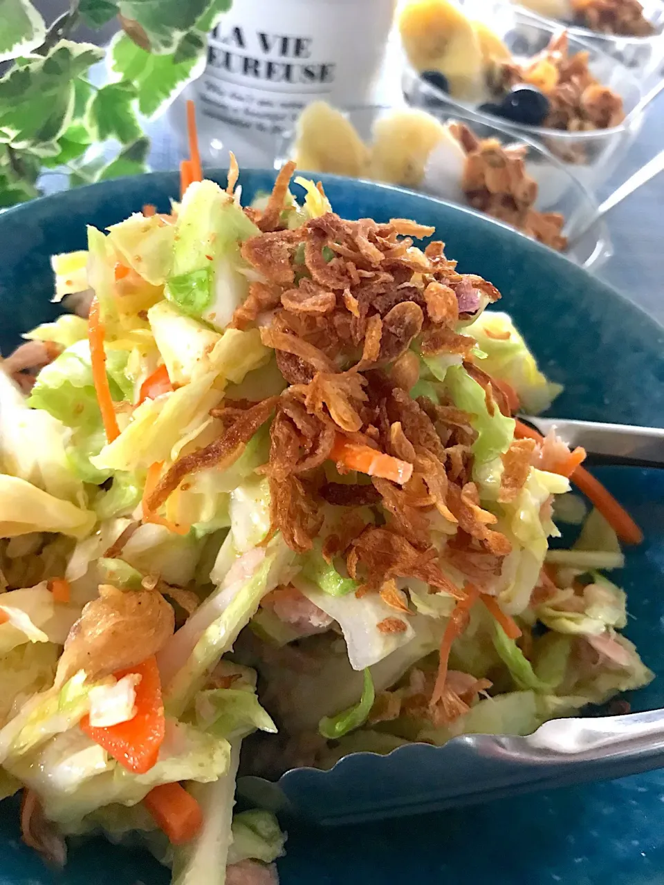 塩揉みキャベツシーチキン混ぜフライドオニオンのせ🥗|シュトママさん