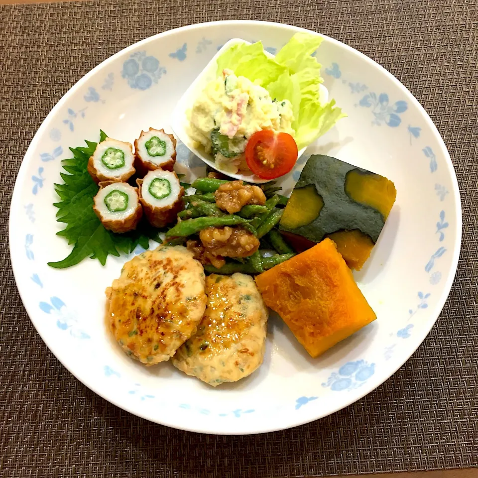 しそ入り鶏つくねの照り焼き・かぼちゃの煮物・インゲンのくるみ味噌炒め・おくら竹輪・ポテトサラダ|ごまたまごさん