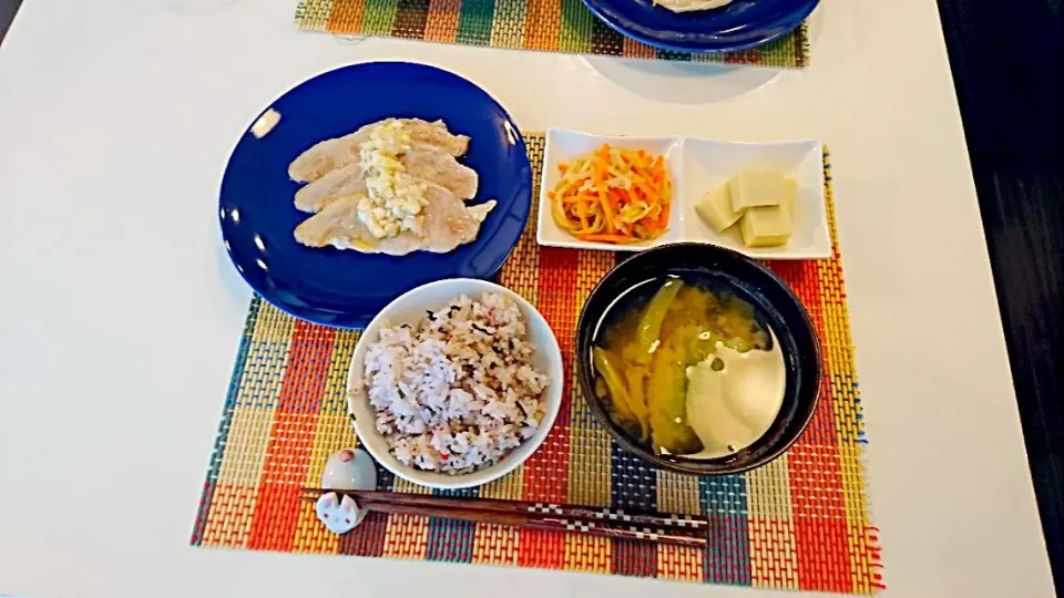 今日の夕食 豚肉のネギ塩、切り干し大根の煮物、高野豆腐の煮物、雑穀米、キャベツの味噌汁|pinknari🐰🌈さん