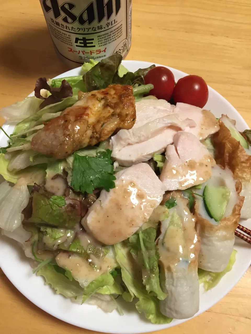 サラダご飯🥗
カットしていたレタス変色で早く食べなくちゃいけないからてんこ盛り！
蒸し鶏
チキンの香草焼

パセリみたいなのはサラダセロリ🎵|R-Kさん