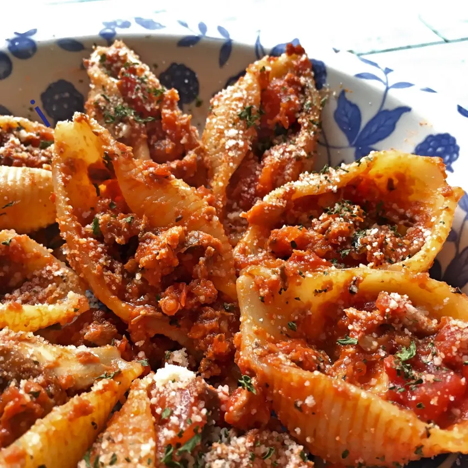 Snapdishの料理写真:ゆんゆんゅんさんの料理 さば缶のトマトパスタです。お手軽＆お安い水煮缶とトマトを合わせてチャチャッ！と作ります☆|izoomさん