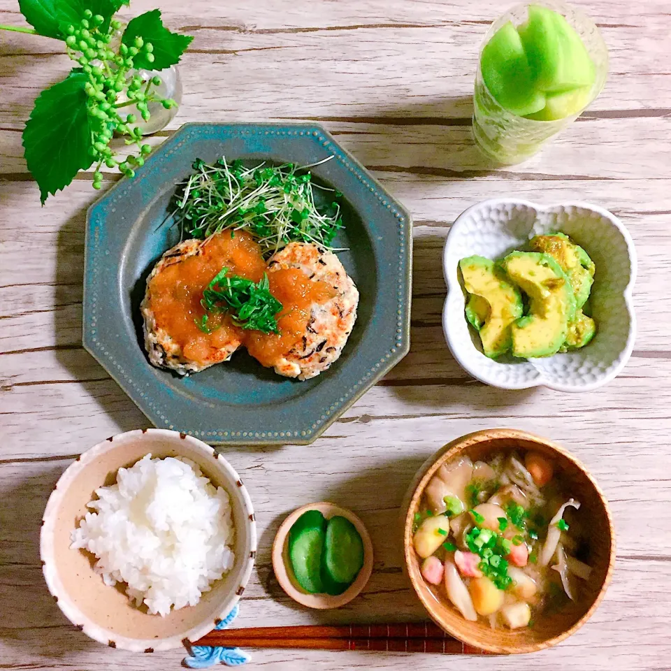 ✦ひじき入り豆腐ハンバーグ
✦アボカドのおかかわさび醤油和え
✦舞茸、しめじ、お麩の味噌汁|はらしおりさん