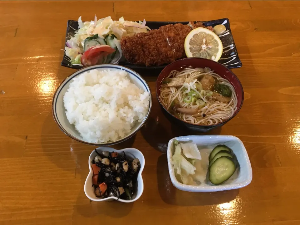 Snapdishの料理写真:#今日の日替わりランチ#カツとシソチーズ巻き|畑田 成治さん