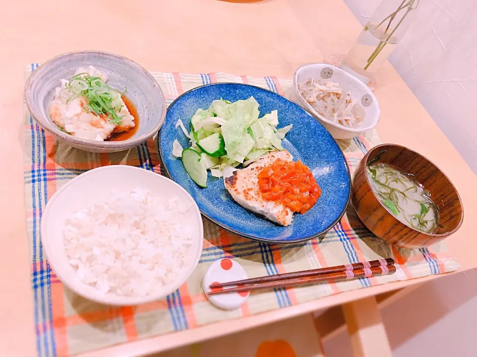 #鯖のハーブ焼き#揚げ出し豆腐#キノコのマリネ#昆布のお味噌汁#サラダ|kona7さん