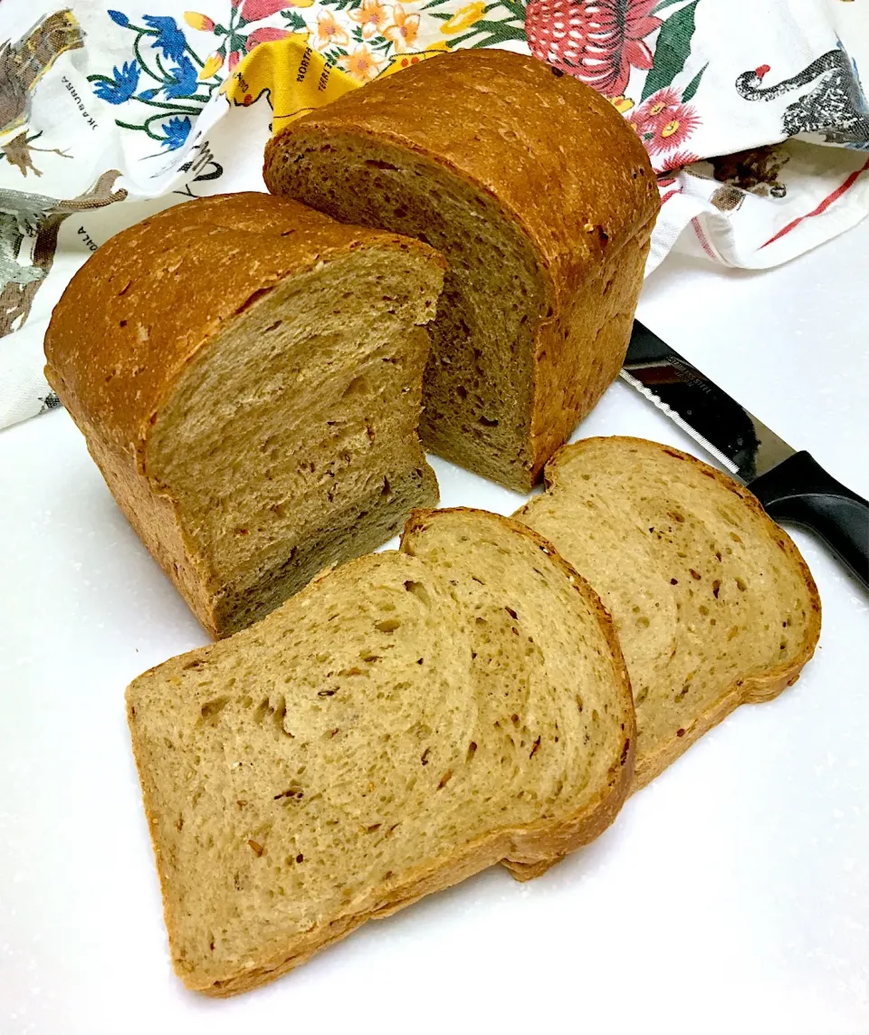 Snapdishの料理写真:Multi-grain and Flaxseed Sourdough Bread|gonbenさん