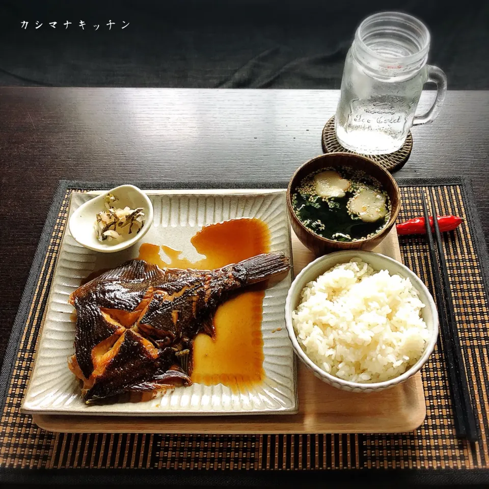 Snapdishの料理写真:カレイの煮付け 朝ご飯🍚🥢|Kashimanakitchenさん