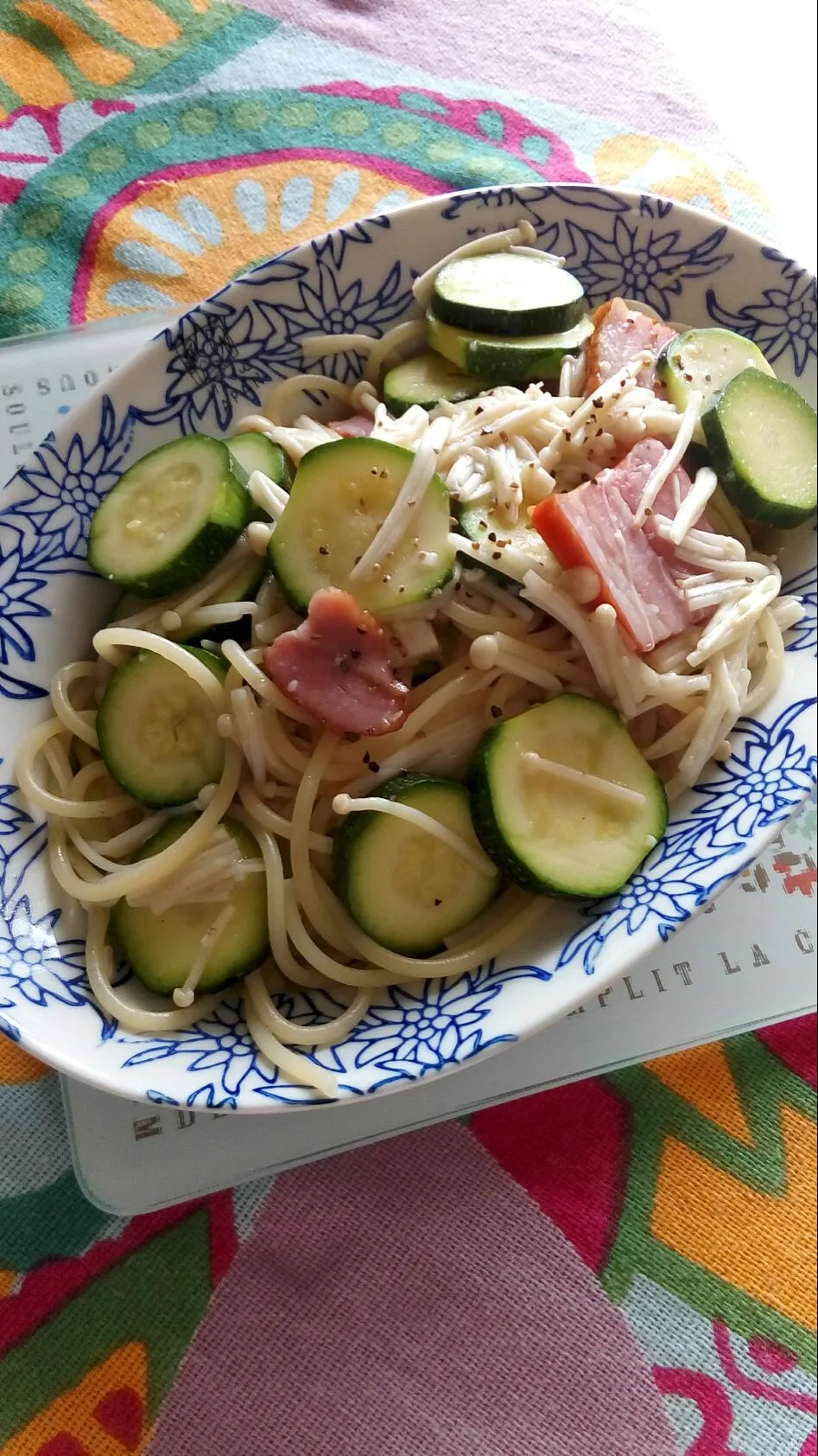 Snapdishの料理写真:ズッキーニとえのきの塩糀パスタ🍝|YUKI_Jさん