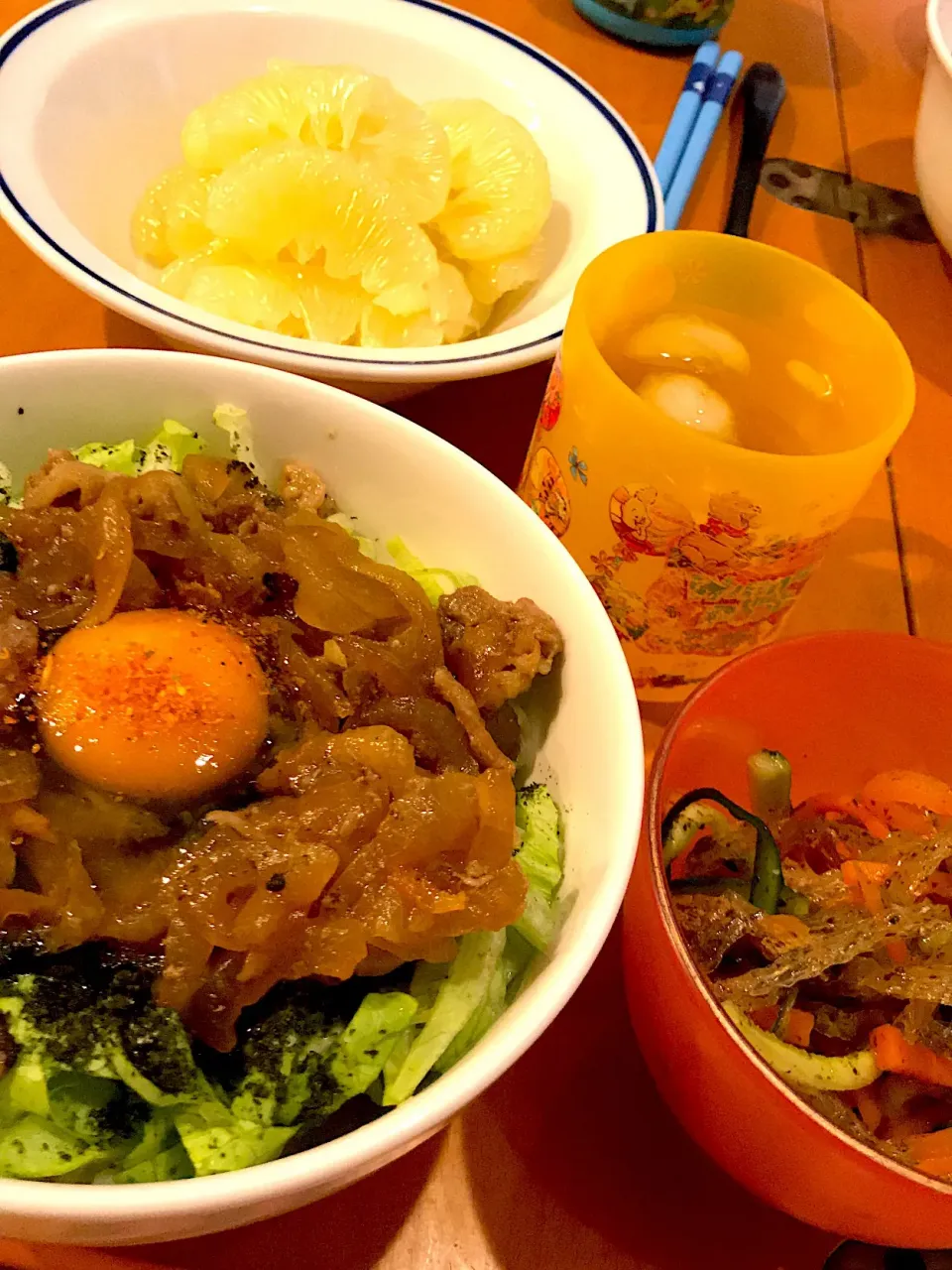 牛丼  卵のせ 🍲 糸寒天と野菜の海苔和え🥗  ジューシーフルーツ🍊|ch＊K*∀o(^^*)♪さん