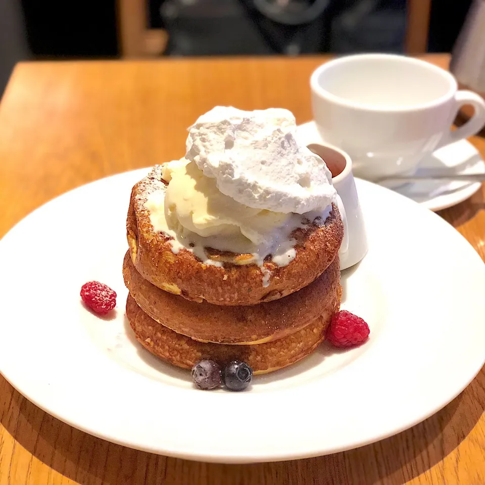 ベリーとクリームチーズのパンケーキ🥞|Makigelinaさん