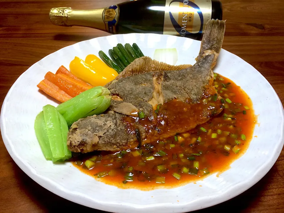 カレイの唐揚げエビチリソースがけ🐟🌿🌶  #ぱぴこ家カレイ|ぱぴこ家さん