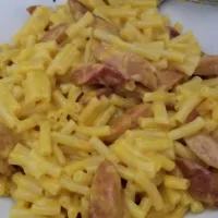 Snapdishの料理写真:Mac & Cheese with hotdogs😊|Cocina de Czarinaさん