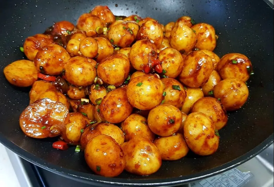 saute mini potatoes|steven z.y.さん