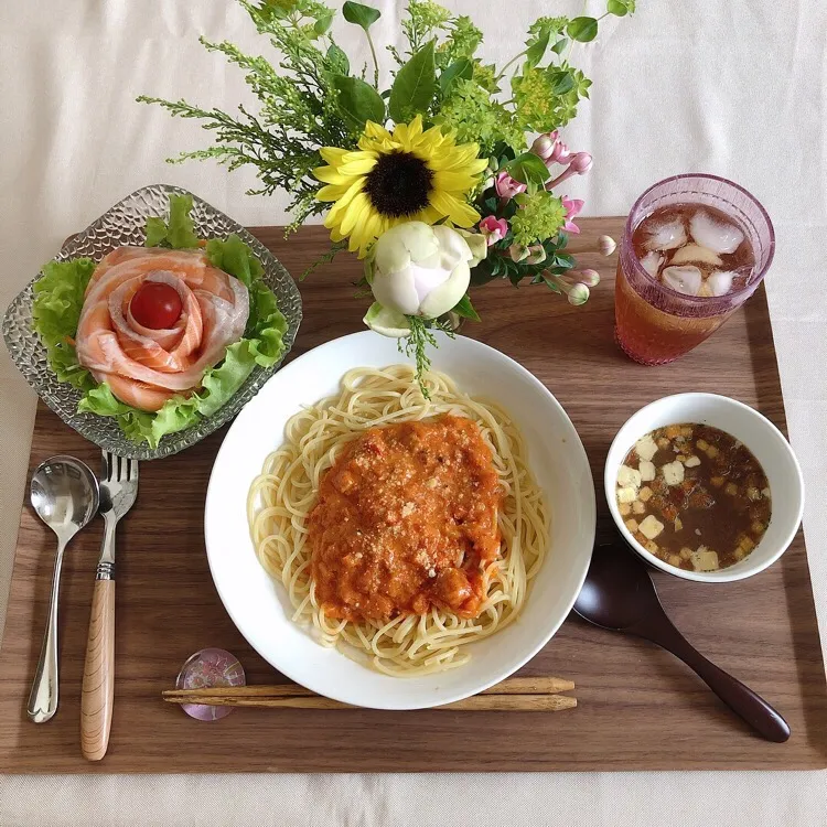 Snapdishの料理写真:6/28❤︎娘の晩ごはん❤︎
お誕生日のリクエストで大好きなトマトとリコッタチーズのパスタ🍝でした
#おうちごはん #おうちカフェ #娘の晩ごはん #リコッタチーズ #トマトソースパスタ|Makinsさん