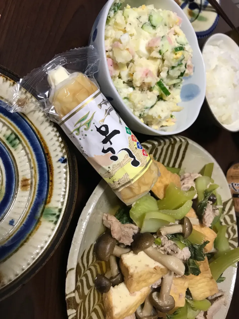 6月28日晩ご飯。豚バラと厚揚げ煮、ポテサラ、しらすちくわ、お味噌汁。🍧|あやさん