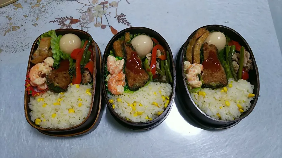 今日のお弁当🍱

彩り野菜と豚肉炒め
(塩麹とエバラ塩だれ)

ピーマンの肉詰

エビのマヨネーズ焼き

薩摩揚げの煮物

半熟煮玉子

とうもろこし🌽ご飯

#曲げわっぱ弁当
#今日のお弁当
#お弁当記録
#スタッフ弁当
#自分弁当|ボスママさん