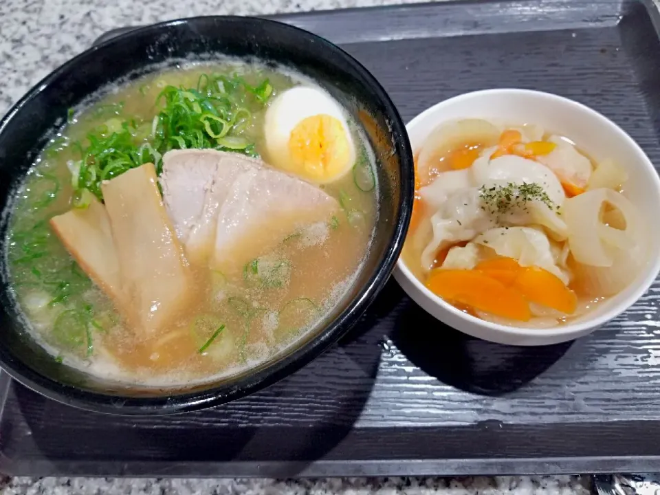 ・豚骨醤油ラーメン
・スープ餃子|あぁちゃんさん