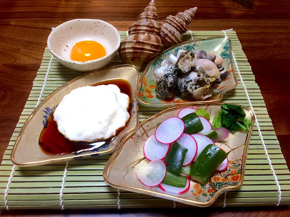 茹でたてツブ貝と大和芋でおつまみ小皿たち🍻🎶|ぱぴこ家さん