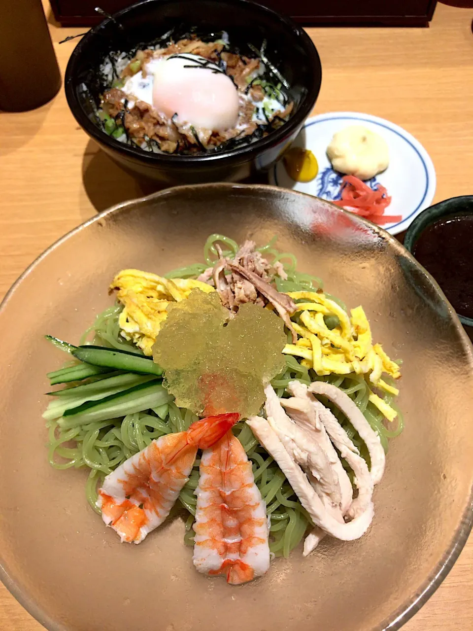 冷やし中華 ジュレ 翡翠麺🍜
チャーシュー丼🍚|るみおんさん