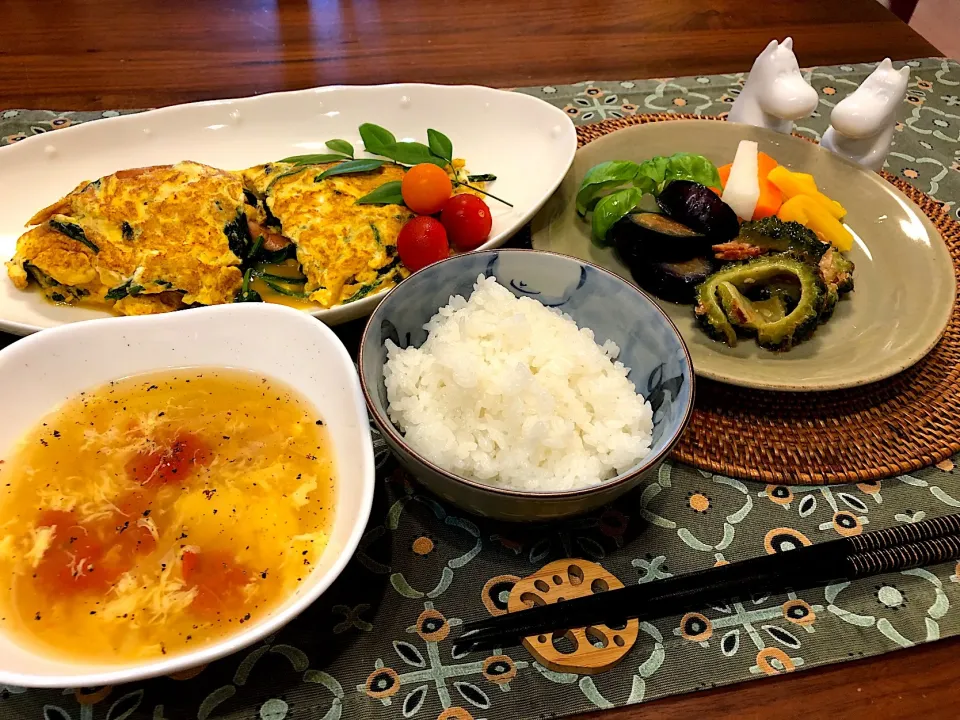 Snapdishの料理写真:休日の朝食 ☆ ほうれん草オムレツとプチトマトスープ|ねぎぼうずさん