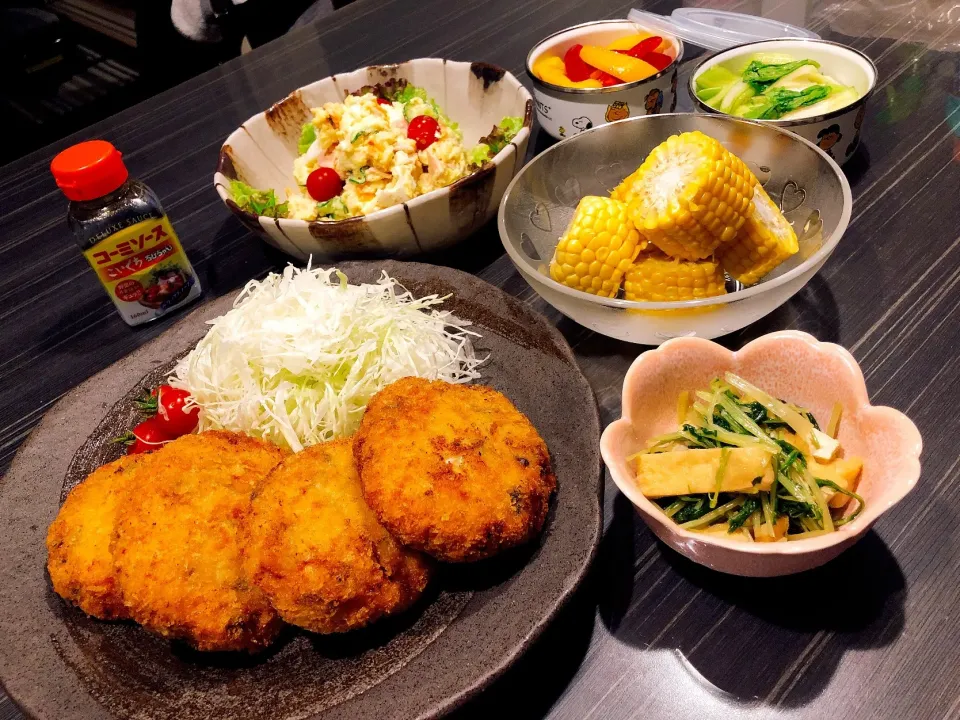 ○大葉と椎茸の鶏メンチ🐓
○ポテトサラダ
○茹でとうもろこし🌽
○セロリとパプリカのお漬物|anzさん