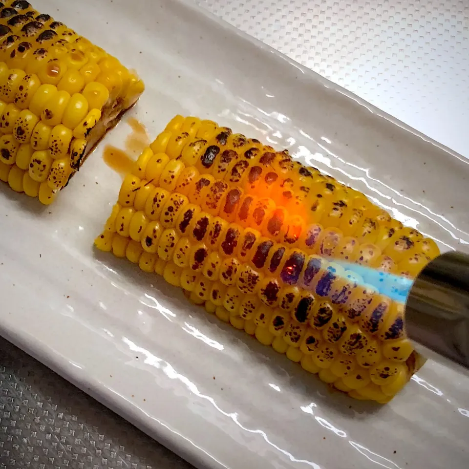 Snapdishの料理写真:焼きトウモロコシ🌽|Jean Nobyさん