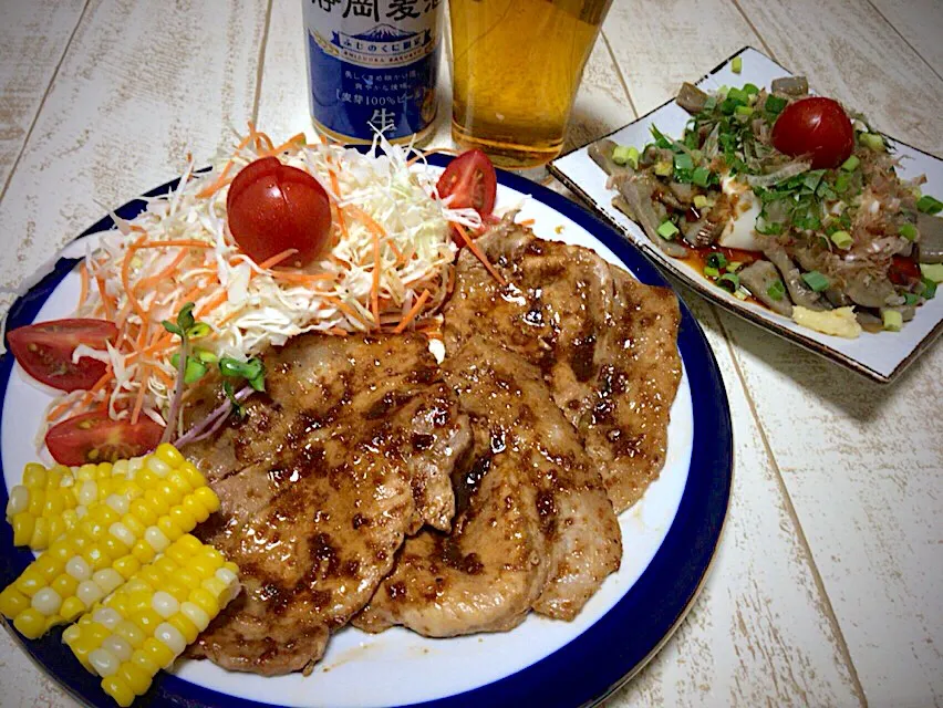 Snapdishの料理写真:今日の男飯(｡-_-｡)つまみは静岡黒はんぺん奴サラダ&豚の生姜焼きステーキ🎶|ひーちゃんさん