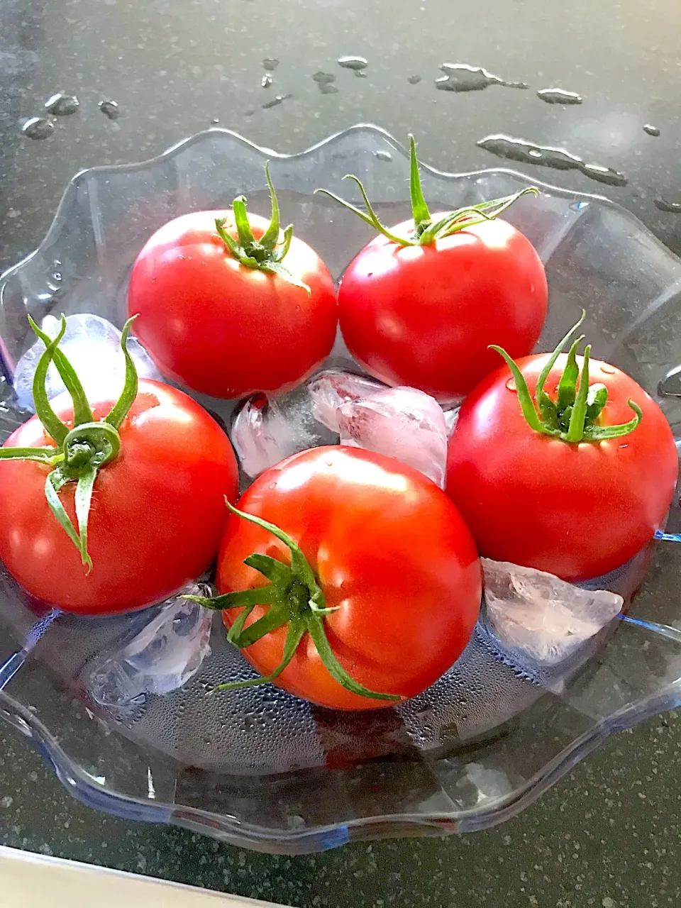 Snapdishの料理写真:トマト🍅丸ごと丸かじり🍅|シュトママさん