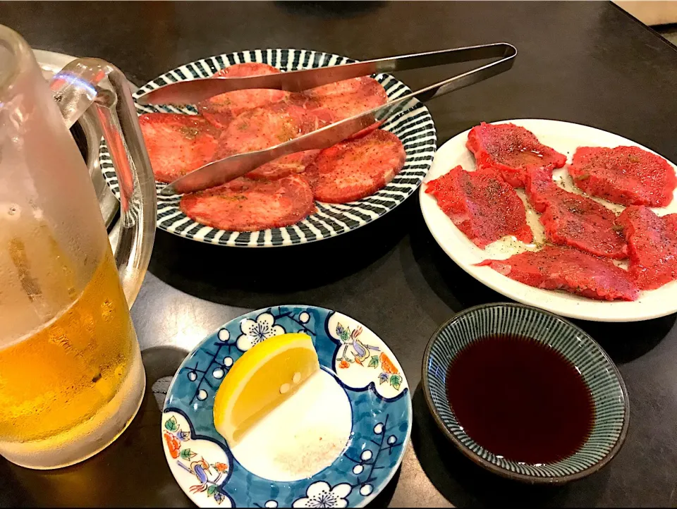 Snapdishの料理写真:焼き肉
牛タンと赤身|@mamikutoiさん