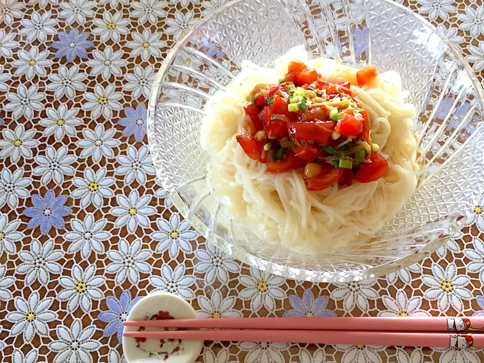 トマトとなめ茸のおそうめん|小鳥さん