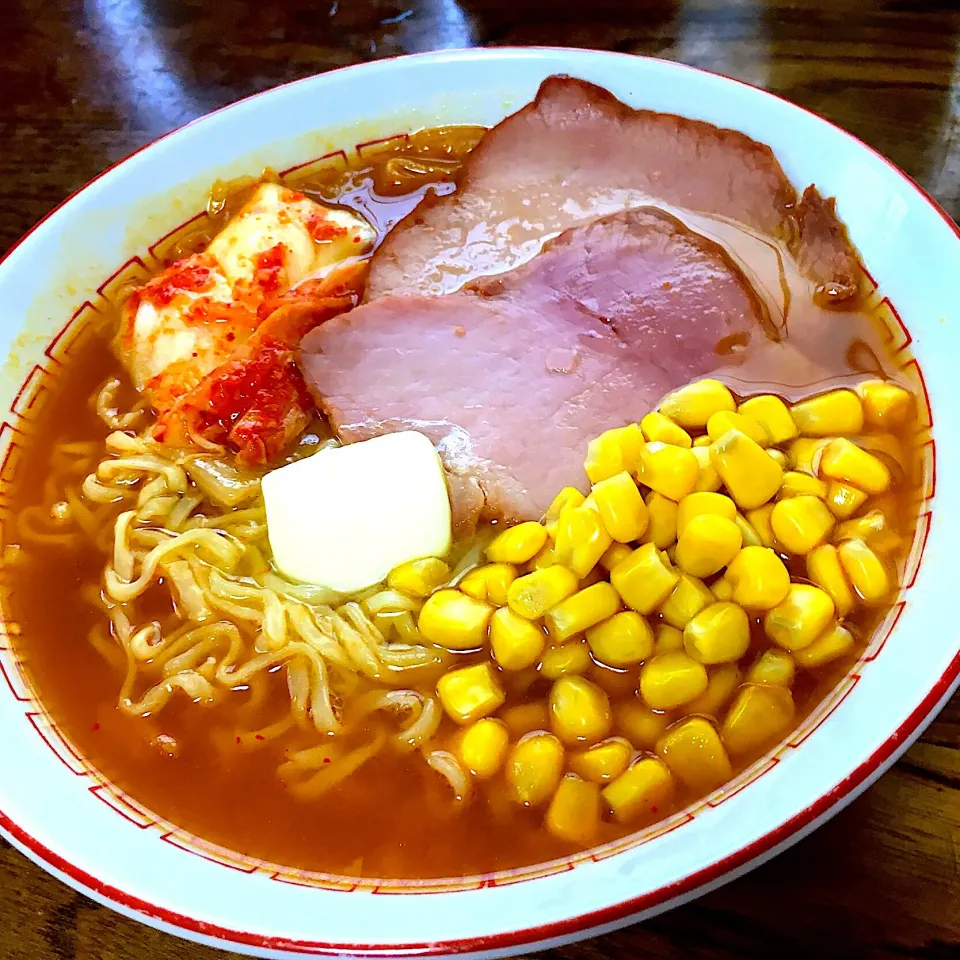 味噌バターコーンキムチラーメン🍜🌽 サッポロ一番みそ|みなさん